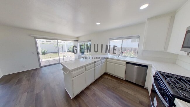 22606 Rockford Dr in Lake Forest, CA - Building Photo - Building Photo