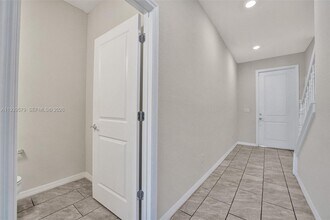 4764 Eucalyptus Dr in Hollywood, FL - Building Photo - Building Photo