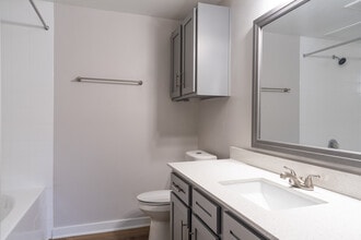 Villages of Lake Jackson in Lake Jackson, TX - Building Photo - Interior Photo