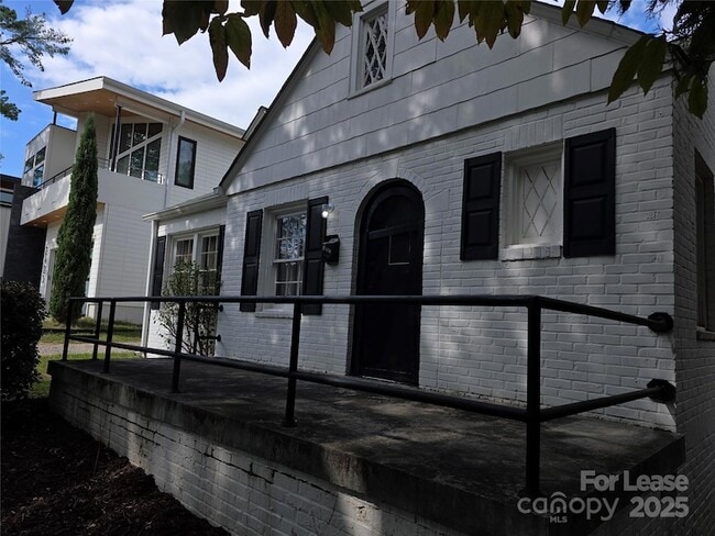 2429 Commonwealth Ave, Unit 1224 in Charlotte, NC - Building Photo - Building Photo