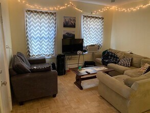 231 High St in Brookline, MA - Foto de edificio - Building Photo