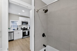 8140 9th Ave SW in Seattle, WA - Building Photo - Building Photo