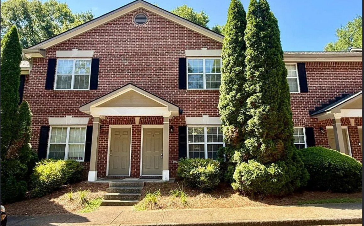 460 Barnett Shoals Rd in Athens, GA - Building Photo