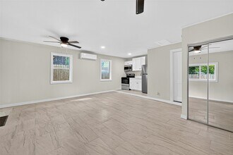 23130 Bayleaf Dr in Spring, TX - Building Photo - Building Photo
