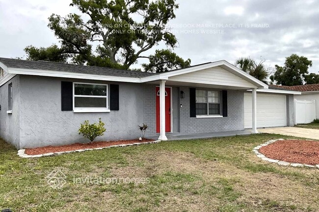 9900 Lakeside Ln in Port Richey, FL - Building Photo - Building Photo
