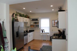 50 Fiske St, Unit 1 in Waltham, MA - Foto de edificio - Building Photo