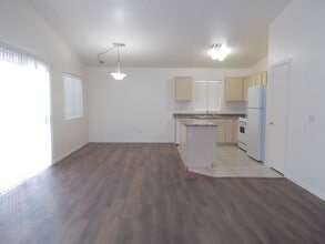 9387 Coral Berry St in Las Vegas, NV - Building Photo - Building Photo