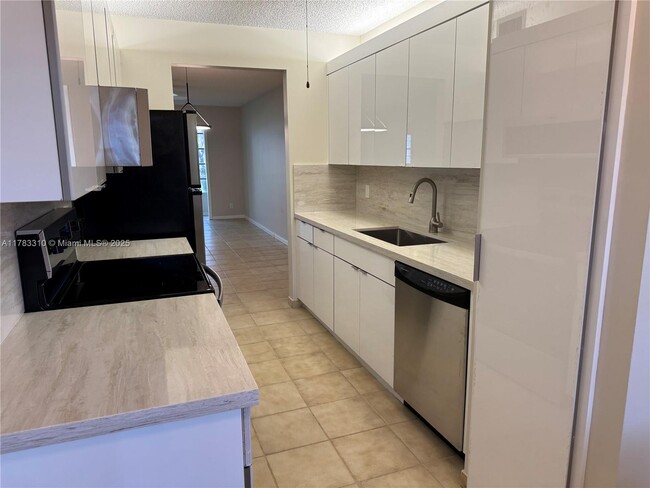 12501 SW 14th St in Pembroke Pines, FL - Building Photo - Building Photo