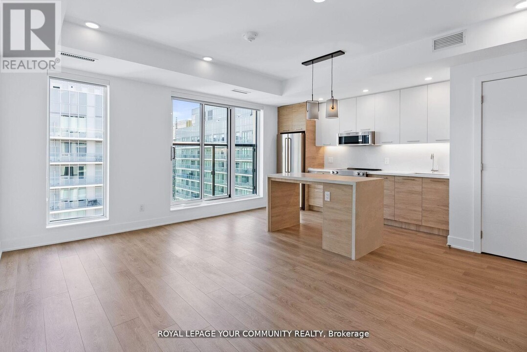 200-3200 Redpath Ave in Toronto, ON - Building Photo