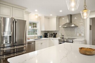 62 Sycamore Rd in Melrose, MA - Building Photo - Building Photo