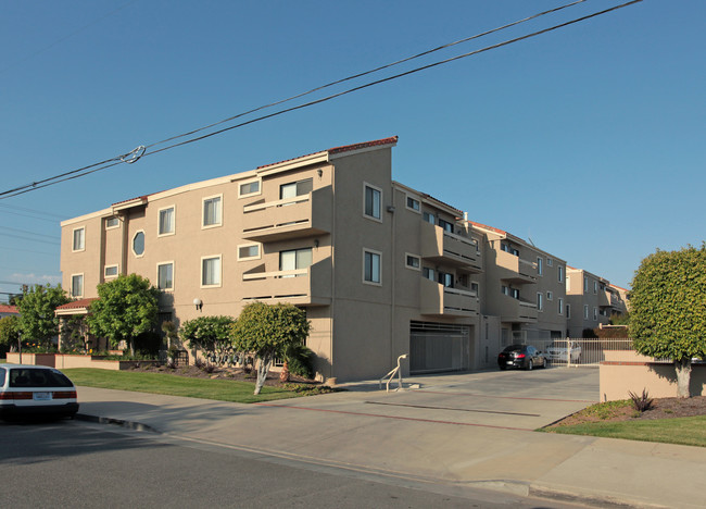 166th Street Apartments in Gardena, CA - Building Photo - Building Photo