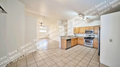 2252 W Silver River Way, Unit 4306 in Tucson, AZ - Building Photo - Building Photo