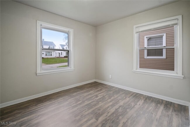 property at 5337 Hollywood Ave