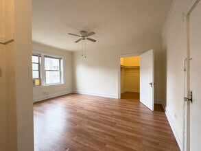 2536 N Sawyer Ave, Unit 112 in Chicago, IL - Foto de edificio - Building Photo