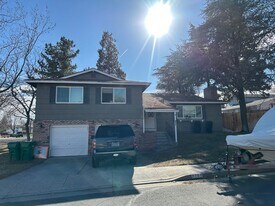 2700 Scholl Dr in Reno, NV - Building Photo