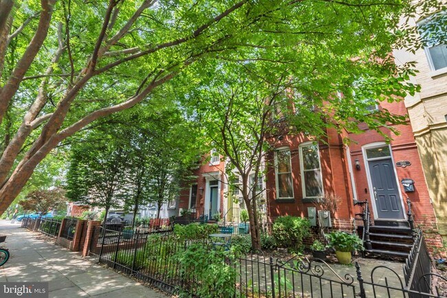 property at 1810 6th St NW