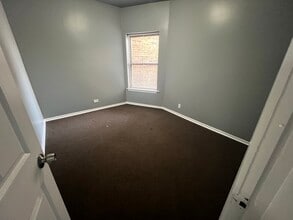 6908 S Michigan Ave in Chicago, IL - Foto de edificio - Building Photo