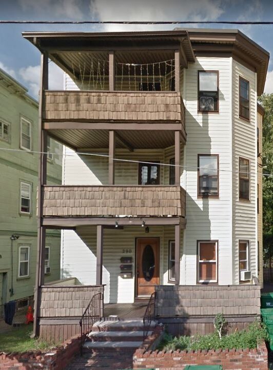 290 Boston Ave, Unit 2 in Medford, MA - Foto de edificio