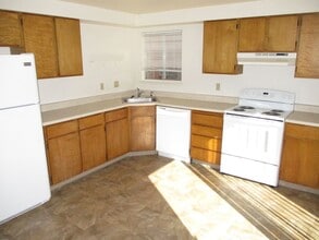 231 W Bolz Rd in Phoenix, OR - Building Photo - Building Photo