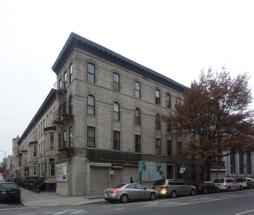 550 De Kalb Ave in Brooklyn, NY - Building Photo