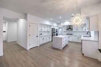 8336 Sedona Sunrise Dr in Las Vegas, NV - Building Photo - Building Photo