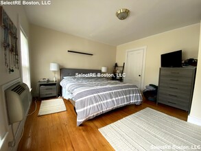 43 Coolidge St, Unit 3 in Brookline, MA - Building Photo - Building Photo