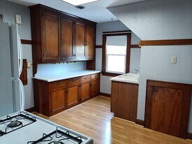 9214 S Chicago Rd in Oak Creek, WI - Building Photo