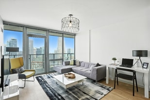 337 E Wacker Dr in Chicago, IL - Building Photo