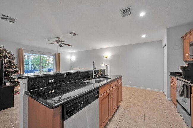 4856 SE Duval Dr in Stuart, FL - Foto de edificio - Building Photo