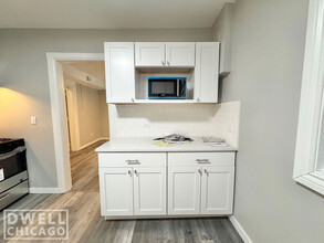 1500 W Walton St, Unit 1546- 3F in Chicago, IL - Building Photo - Building Photo
