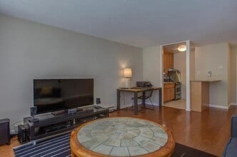 7 Commodore Dr in Emeryville, CA - Building Photo - Building Photo