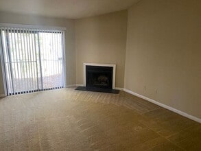 1215 Oakplace Dr SW in Marietta, GA - Building Photo - Building Photo