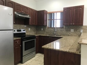 2060 NW 113 Terrace in Miami, FL - Building Photo - Building Photo
