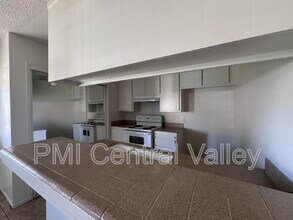 4479 La Cresta Way in Stockton, CA - Building Photo - Building Photo