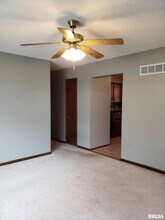 4811 Candlelight Dr in Davenport, IA - Building Photo - Building Photo