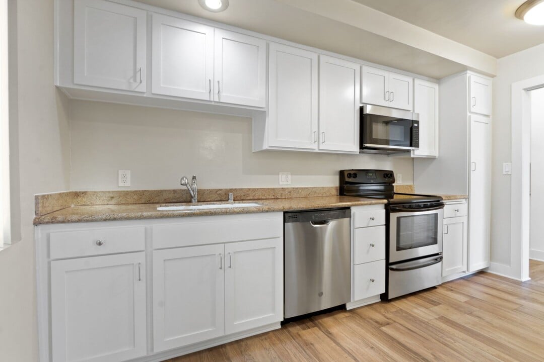 1319 Berkeley St in Santa Monica, CA - Building Photo