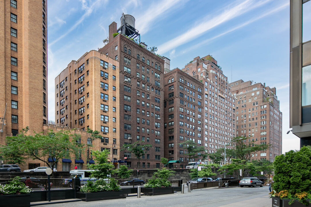 Stewart Hall in New York, NY - Building Photo