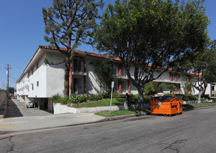 San Remo Apartments in Torrance, CA - Foto de edificio - Building Photo