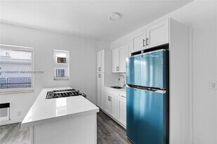 780 73rd St in Miami, FL - Building Photo