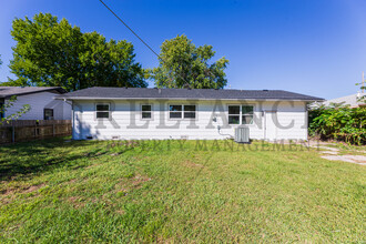 3210 S Bonn St in Wichita, KS - Building Photo - Building Photo