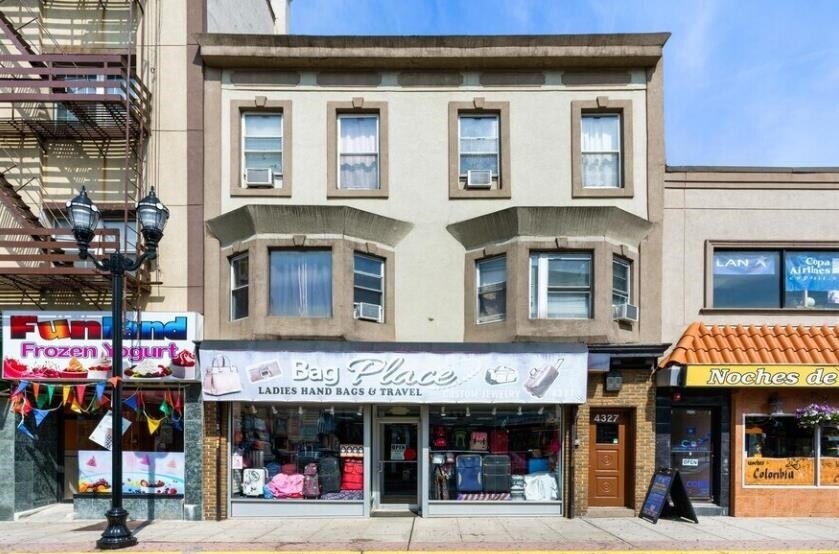 4327 Bergenline Ave in Union City, NJ - Foto de edificio
