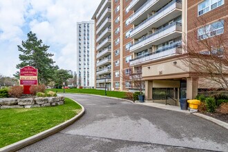 Cedar Grove in Toronto, ON - Building Photo - Building Photo
