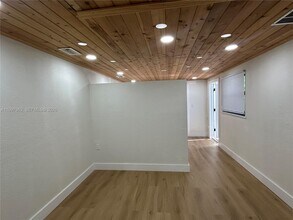 135 E 37th St in Hialeah, FL - Building Photo - Building Photo