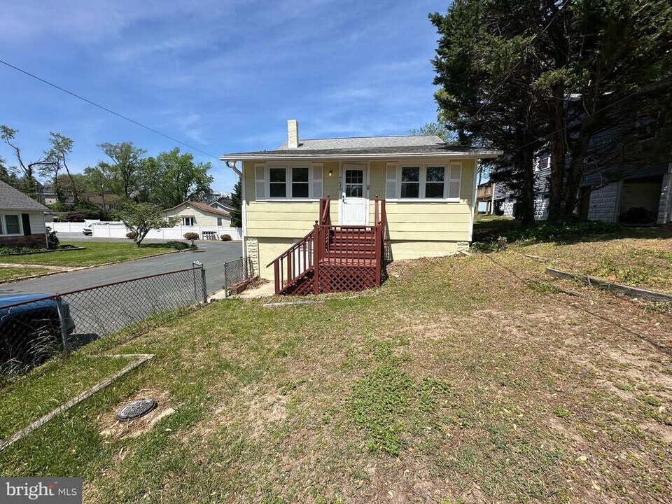 7648 Beach Dr in Pasadena, MD - Building Photo
