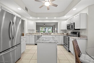 4435 Dover Ct-Unit -7-702 in Naples, FL - Foto de edificio - Building Photo