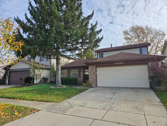 2385 Goldfinch St in Woodridge, IL - Building Photo - Building Photo