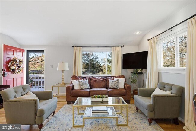 7203 Arthur Dr in Falls Church, VA - Building Photo - Building Photo