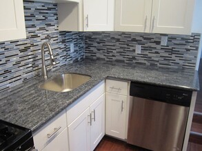 2528 Carey Wy-Unit -#1 in Pittsburgh, PA - Building Photo - Building Photo