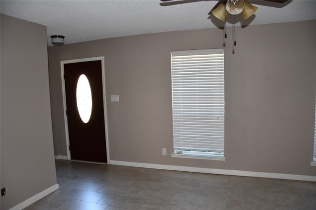 2316 Shadowdale Dr in Houston, TX - Building Photo - Building Photo