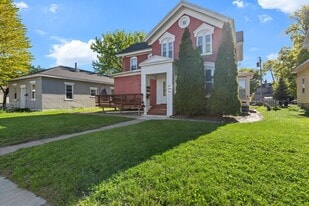 1007 7th St S in La crosse, WI - Building Photo